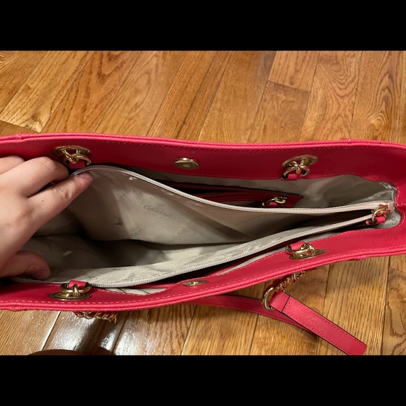 A coral Calvin Klein purse - Picture 5 of 6